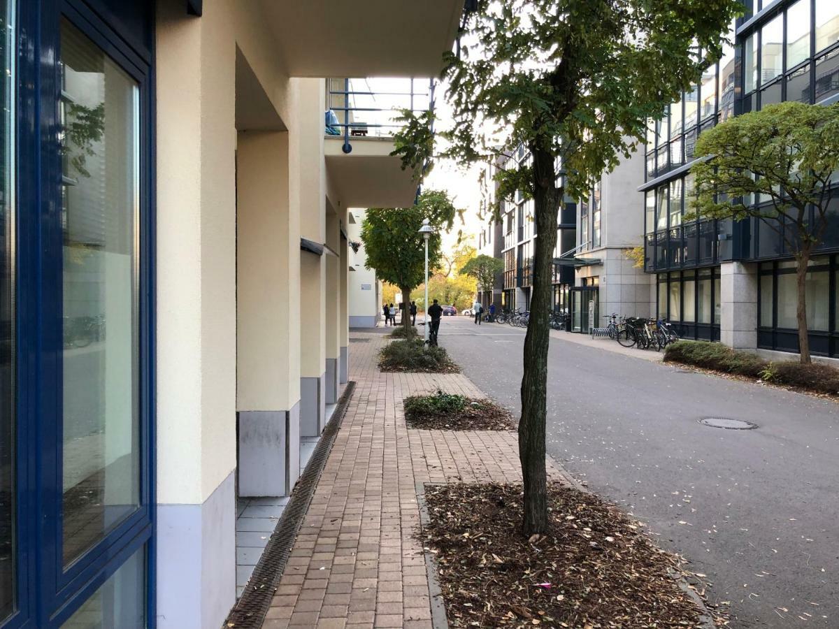 Sonnige Wohnung Im Zentrum Mit Terrasse U Tiefgarage - Netflix & Prime Lipcse Kültér fotó